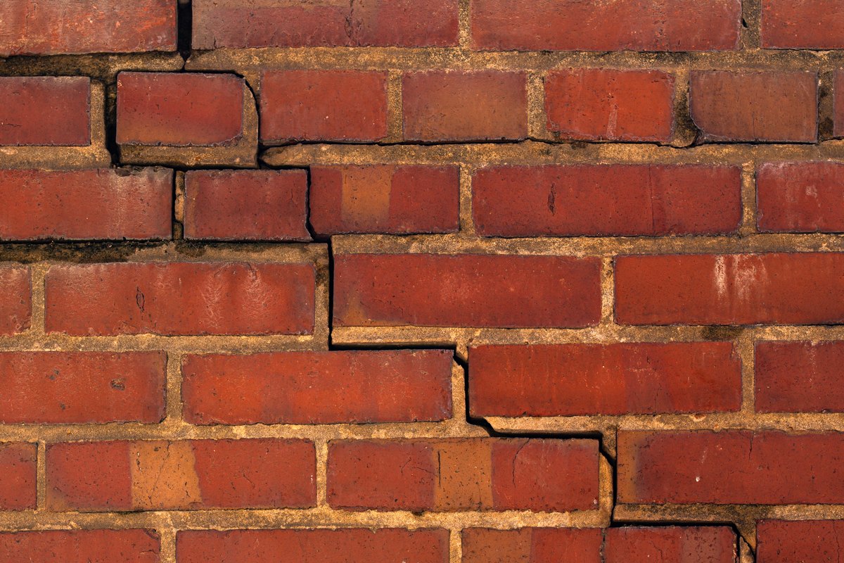 Horizontal joint crack caused by a rusting steel shelf angle behind brick veneer